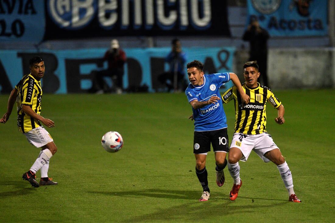 Mariano Miño, el 10 de Belgrano en el partido ante Almirante Brown. (Facundo Luque)