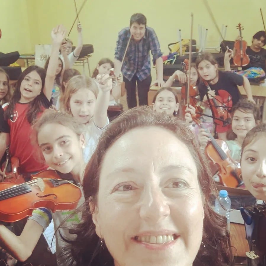 Belinky dedica parte de su tiempo a dar clases de música.