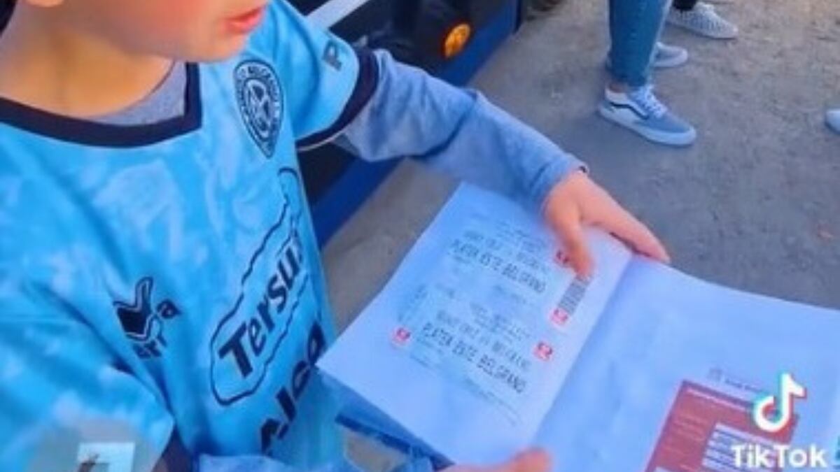 El álbum del campeón: el hincha de Belgrano que fue a todos los partidos y coleccionó las entradas