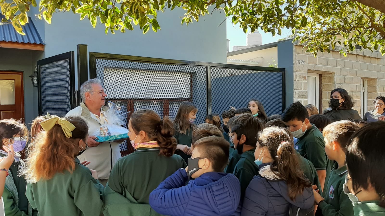 Alumnos del Jesús Adolescente sorprendieron a Veteranos de Malvinas con un desayuno