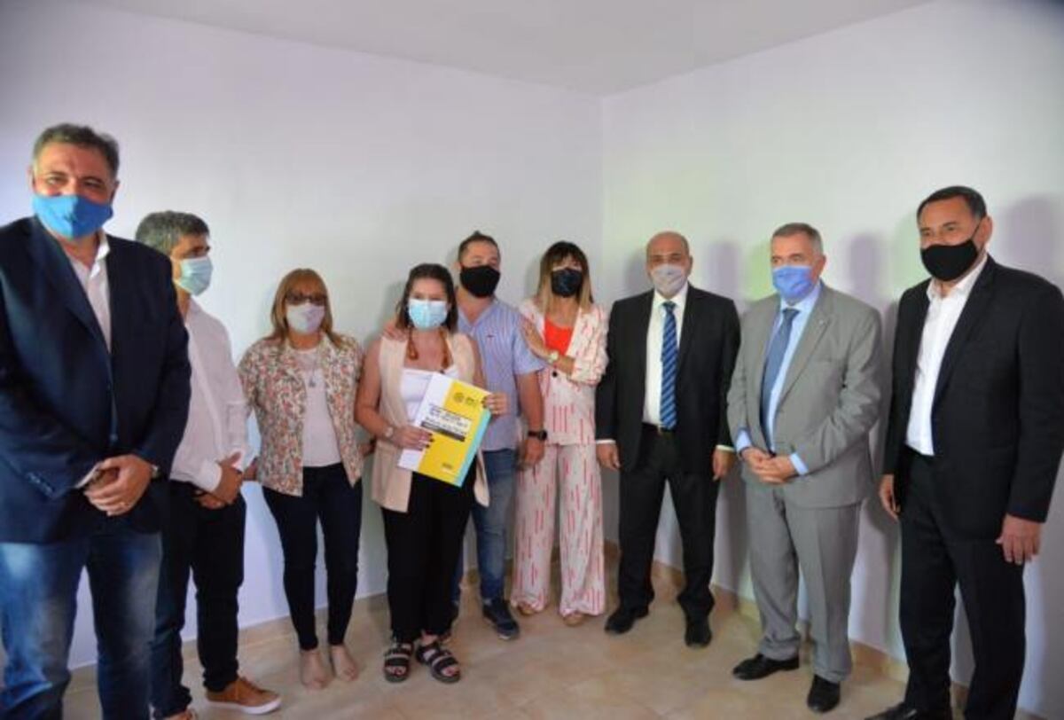 Las Talitas: Manzur y Jaldo encabezaron la entrega de viviendas