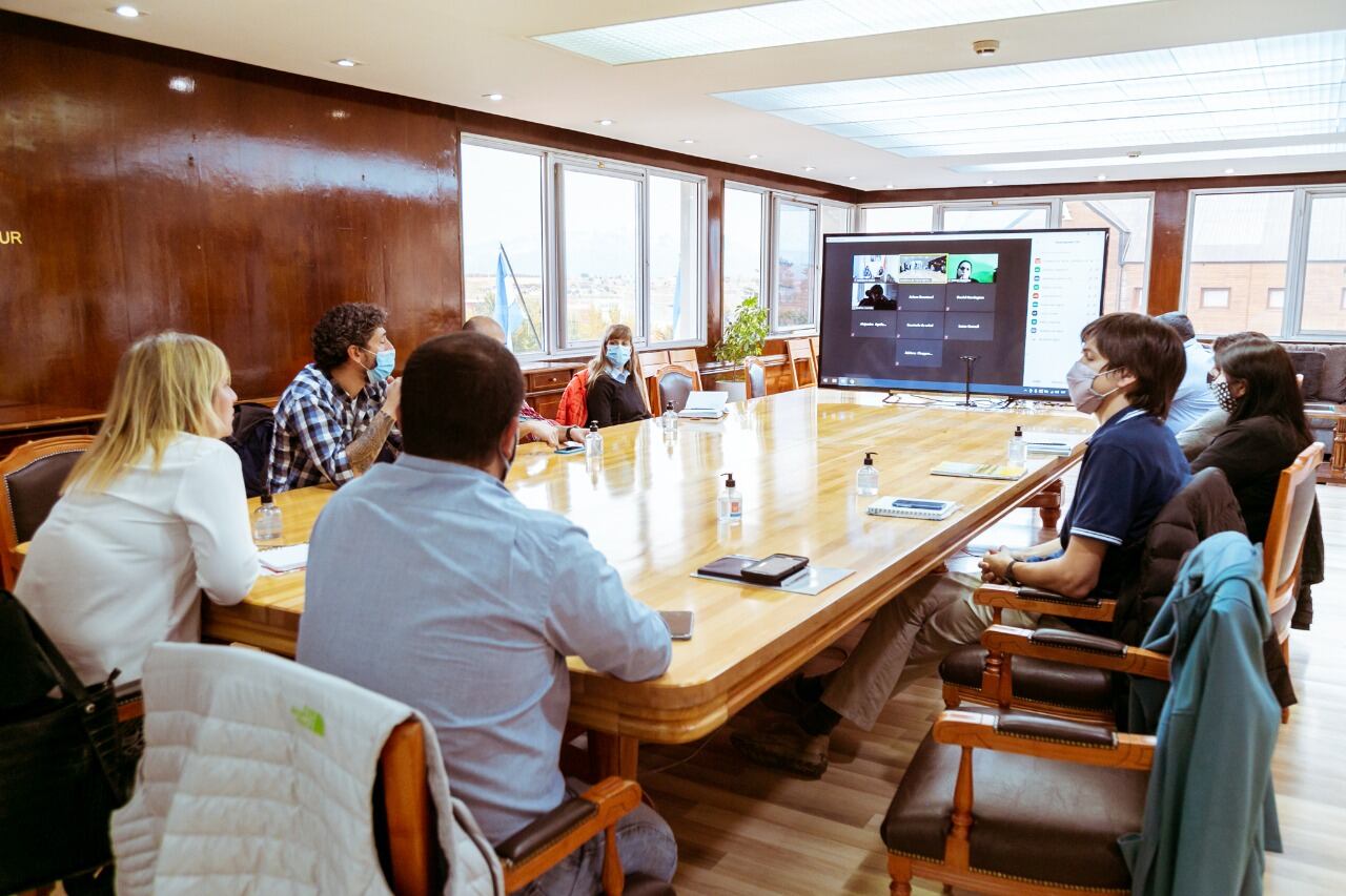 El gobierno se reunió con diferentes sectores influyentes en actividades cotidianas, tanto económicas como de entretenimiento social.