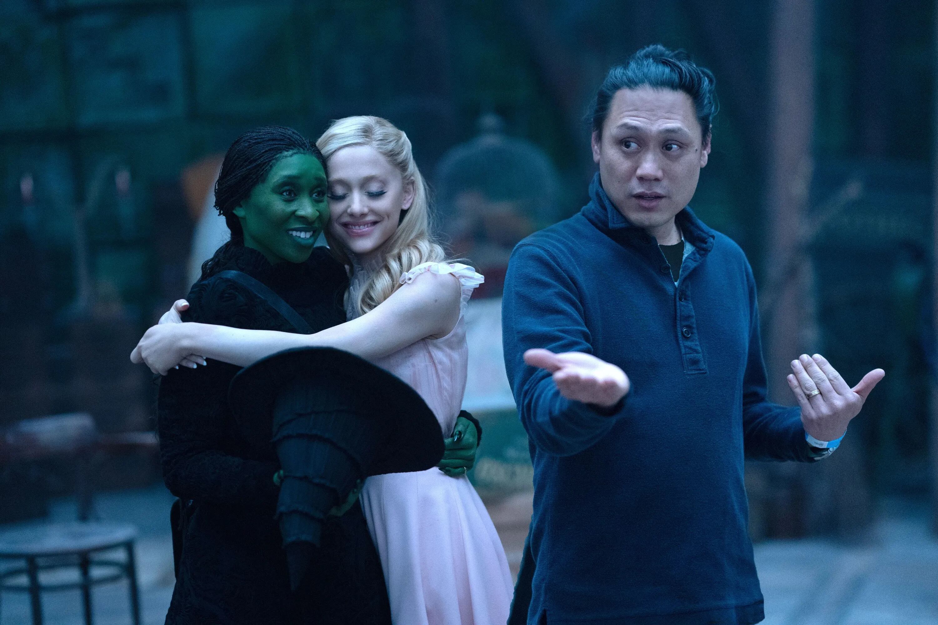 Cynthia Erivo, Ariana Grande y Jon M. Chu