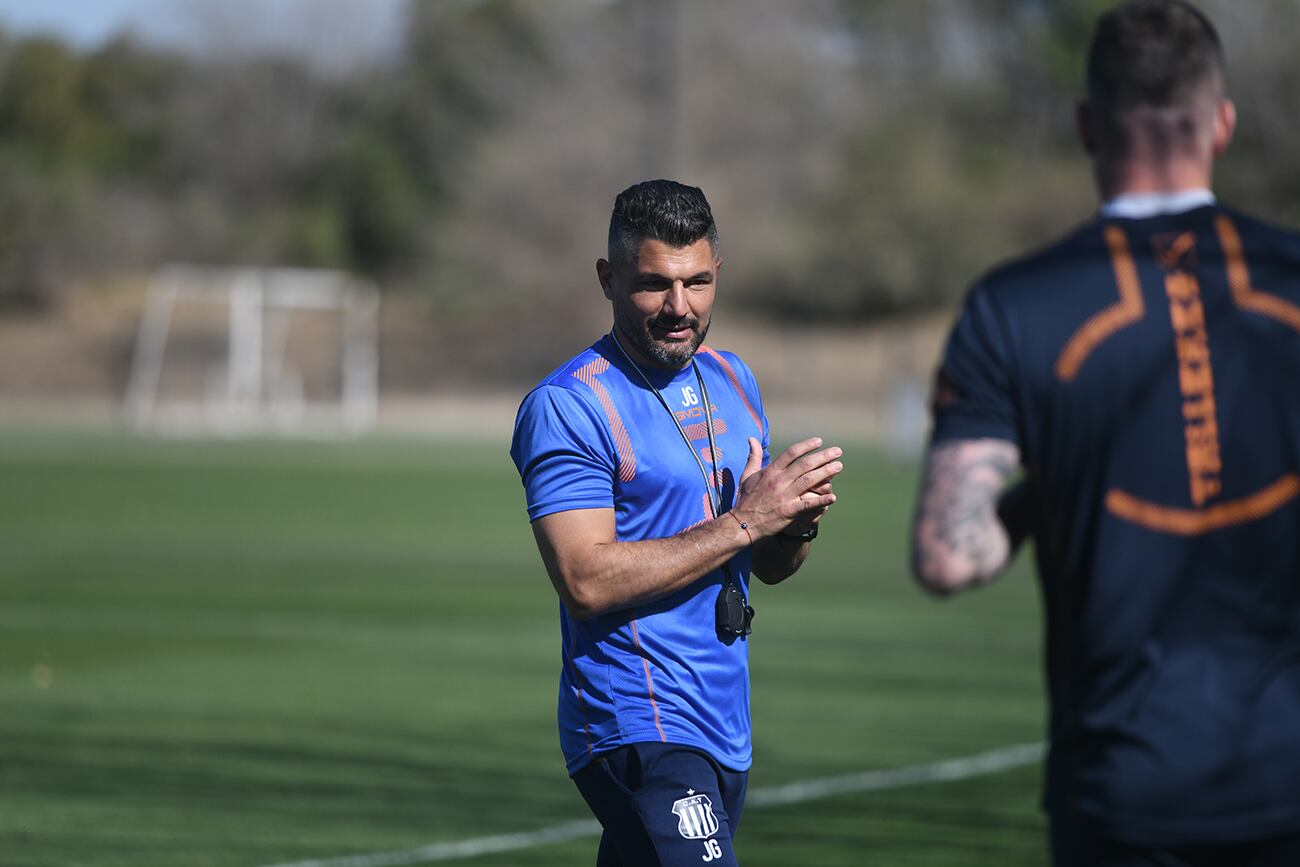 Gandolfi Entrenamiento de Talleres en el predio Nuccetelli ( Ramiro Pereyra / La Voz )