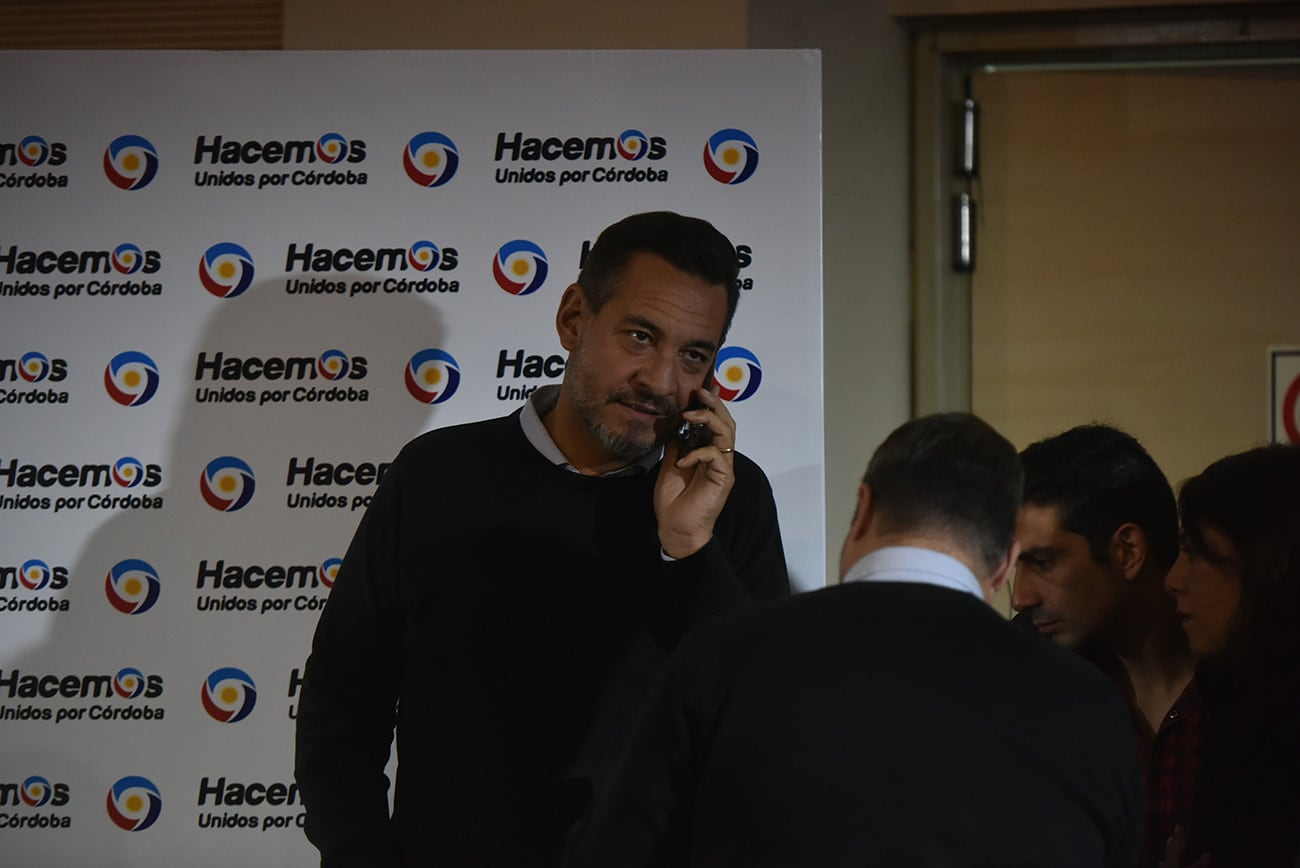 Daniel Passerini candidato a intendente de la ciudad en habla en el Bunker de Hacemos unidos por Córdoba. Foto Facundo Luque