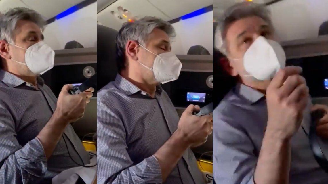 Escrache a Daniel Filmus en un avión