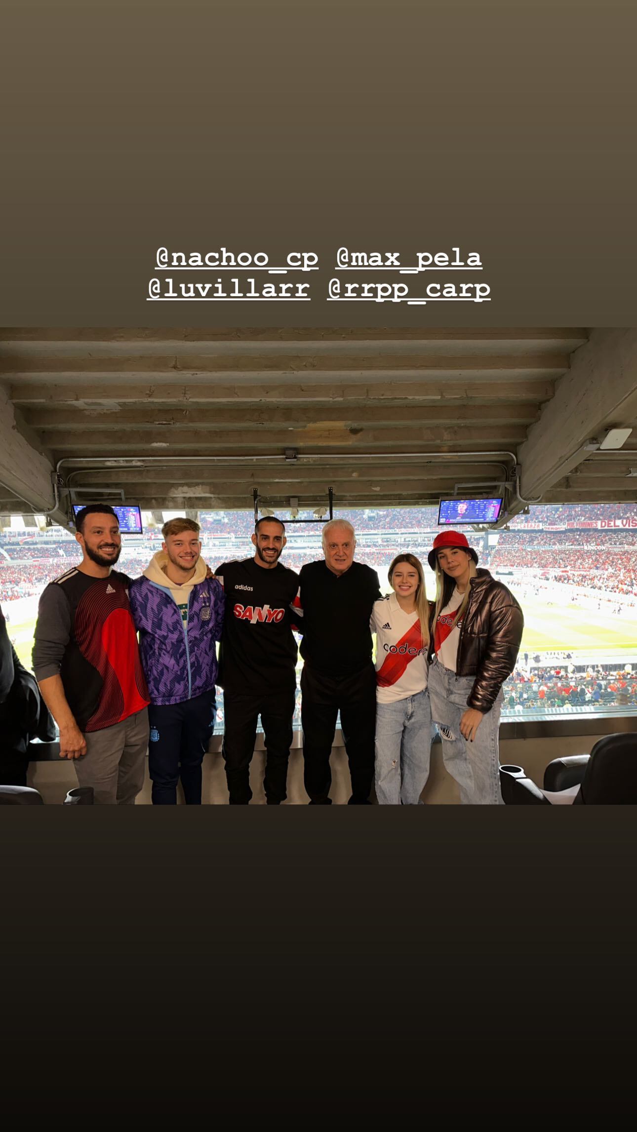 Coti Romero en el Monumental con los ex participantes de Gran Hermano.