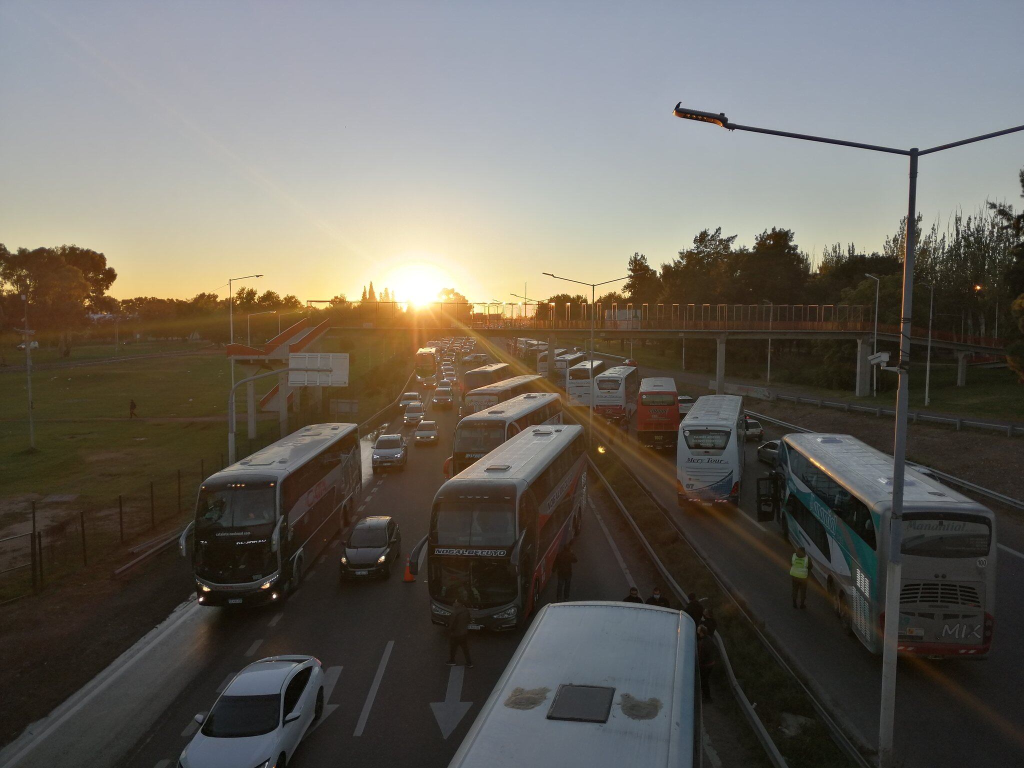 Reclamo de transportes de larga distancia. Foto: Twitter Matías Pascualetti