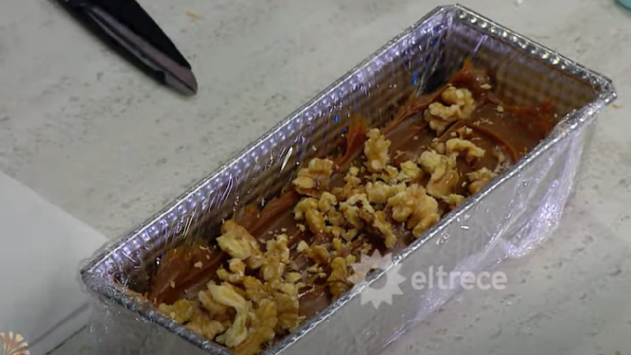 La cocinera explicó el paso a paso del postre en vivo.