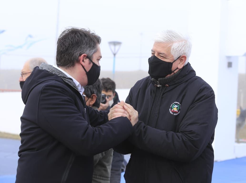 El Intendente Martín Pérez afirmó que "este 2 de abril, el pueblo de Río Grande acompaña a sus héroes de Malvinas en un sentido y respetuoso homenaje. Somos Río Grande. Somos la ciudad de la soberanía, y estamos orgullosos de ellos".