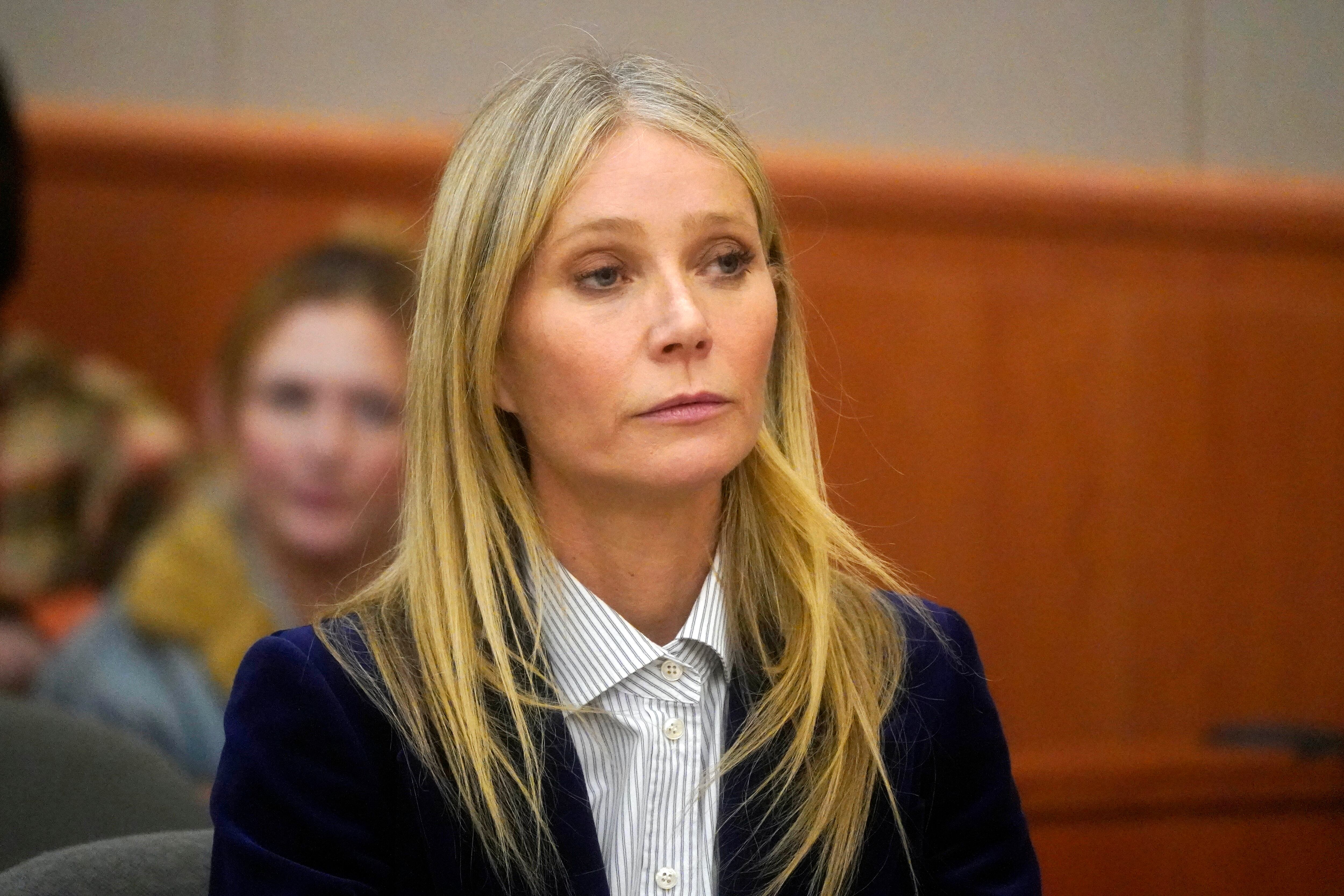 ARCHIVO - Gwyneth Paltrow reacciona al veredicto en su juicio el 30 de marzo de 2023 en Park City, Utah. En una decisión publicada el sábado 29 de abril de 2023, la corte confirmó el veredicto del jurado que encontró que Paltrow no tuvo la culpa de una colisión con Terry Sanderson en 2016 y dijo que Sanderson no estaría obligado a pagar los honorarios de los abogados de Paltrow y había acordado no apelar el veredicto. (Foto AP/Rick Bowmer, Pool, archivo)