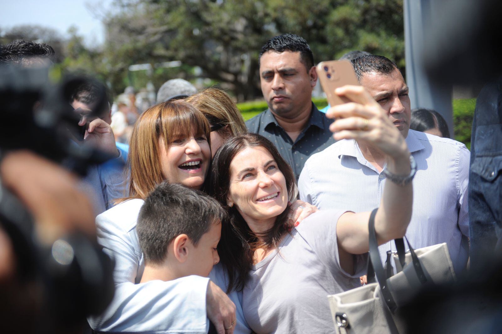 Patricia Bullrich en el momento de emitir su voto.