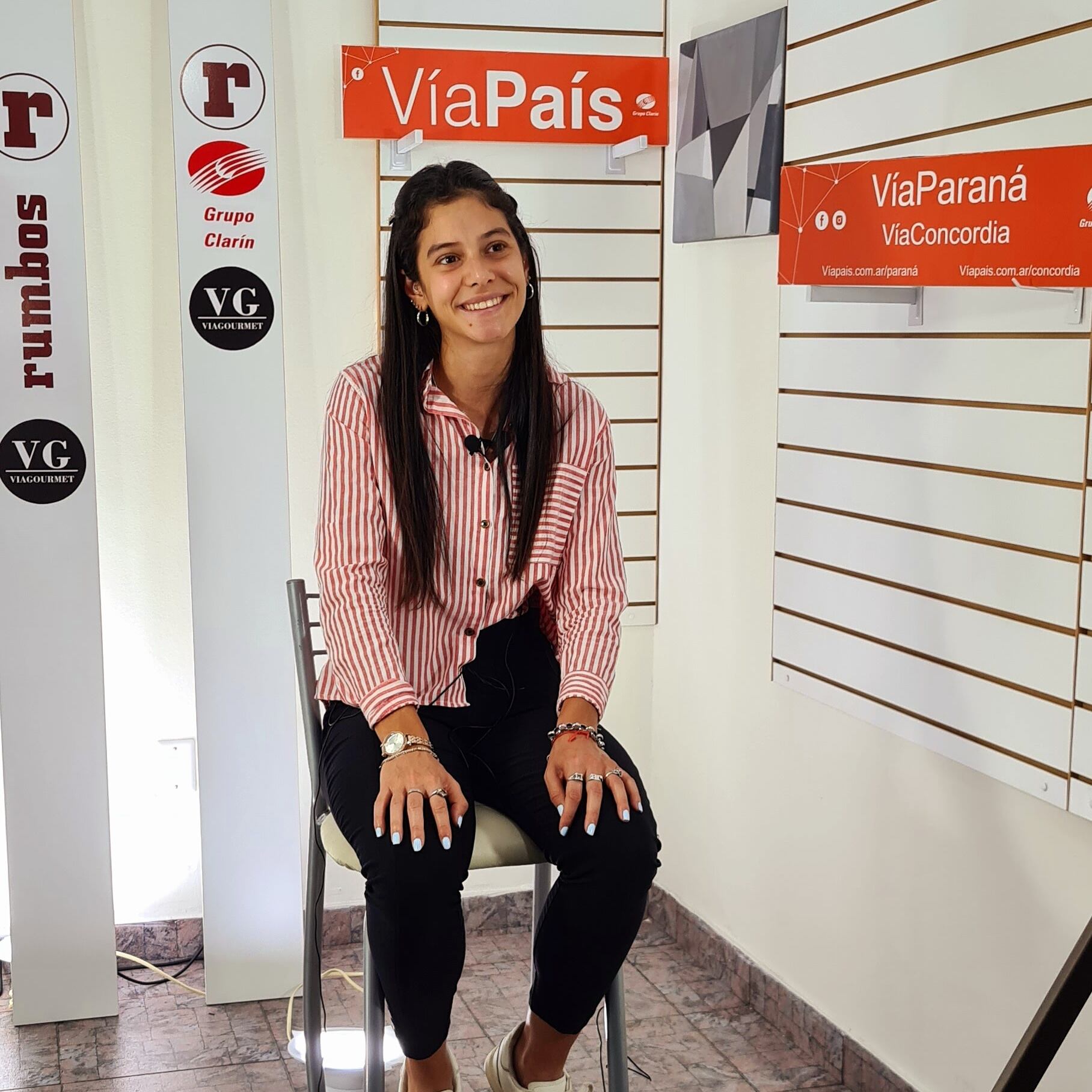 Julieta Boschiazzo en los estudios de Vía Paraná