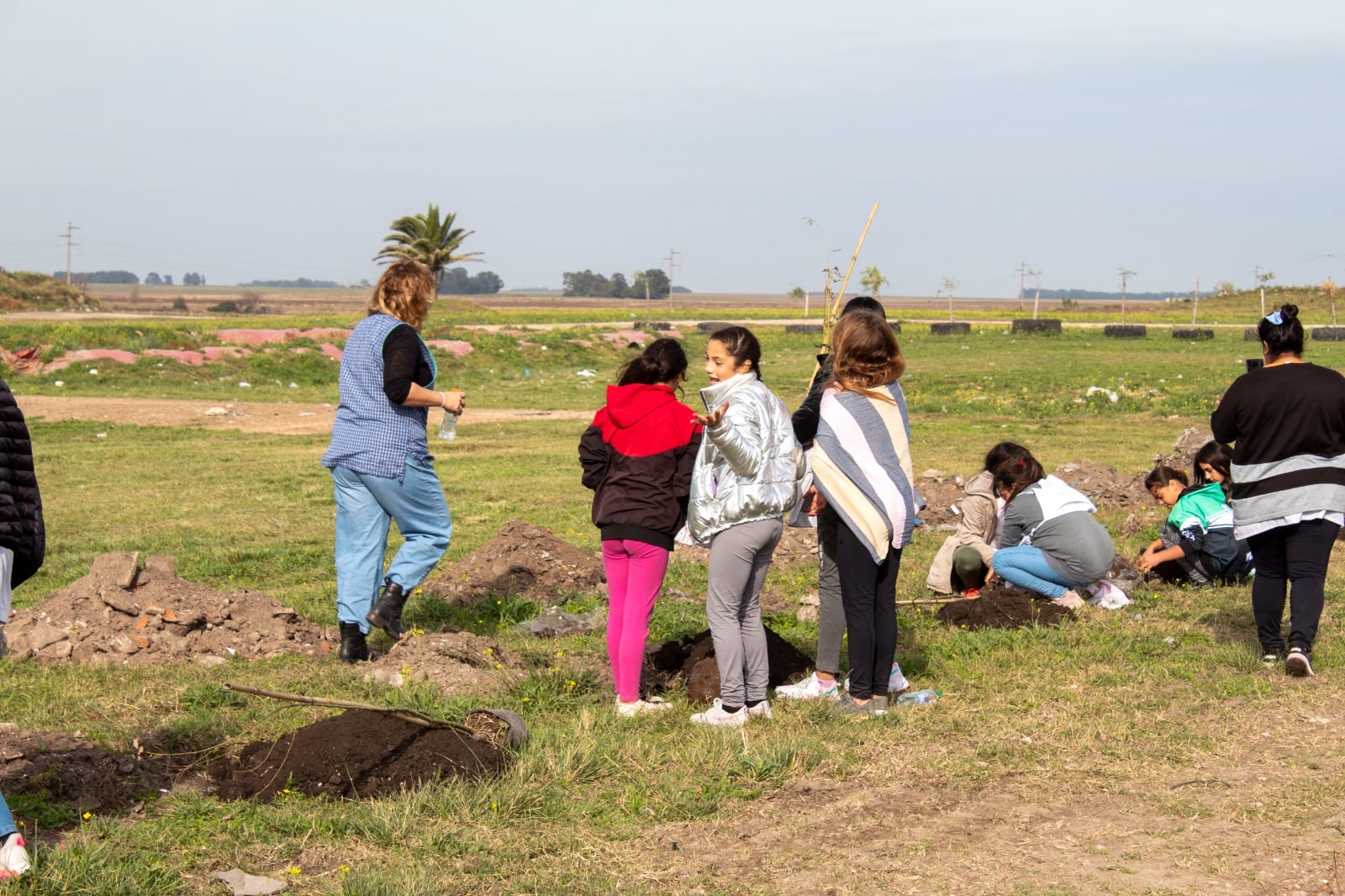 En el Día Mundial del Reciclaje alumnos de escuelas de Tres Arroyos plantaron árboles