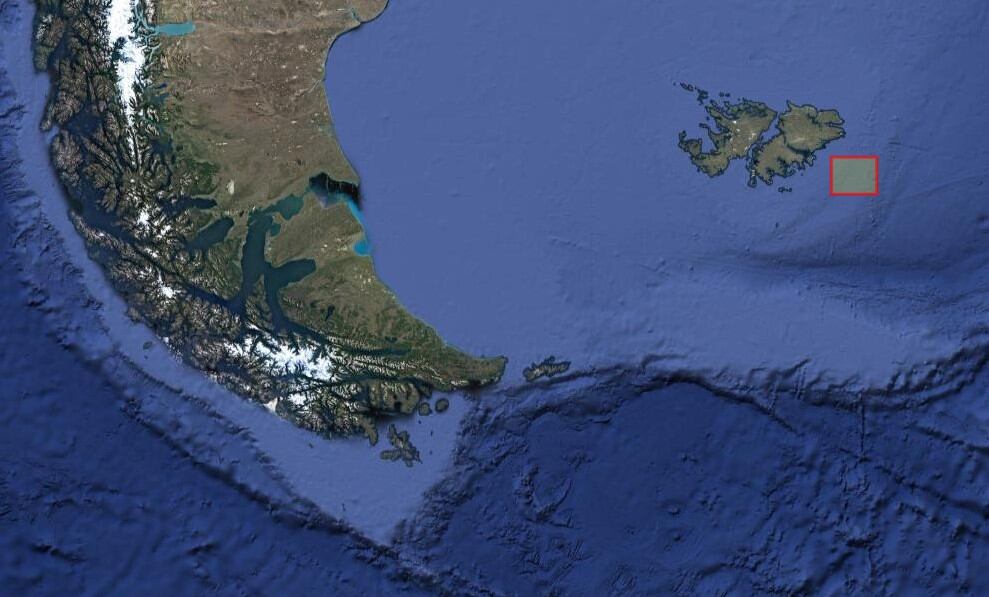 El HMS Forth realizará ejercicio de tiro en la zona marcada con rectángulo rojo. Estas aguas corresponden legítimamente a nuestro país y viola marcación de la Zona de Paz y Cooperación del Atlántico Sur (ZPCAS).