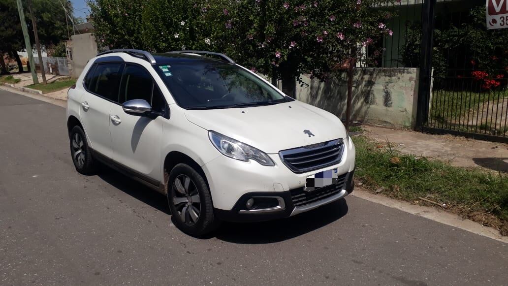 El Peugeot 2008 lo habría hurtado en barrio Rosedal.