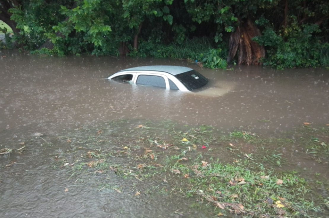 Bajo el agua. (Policía)