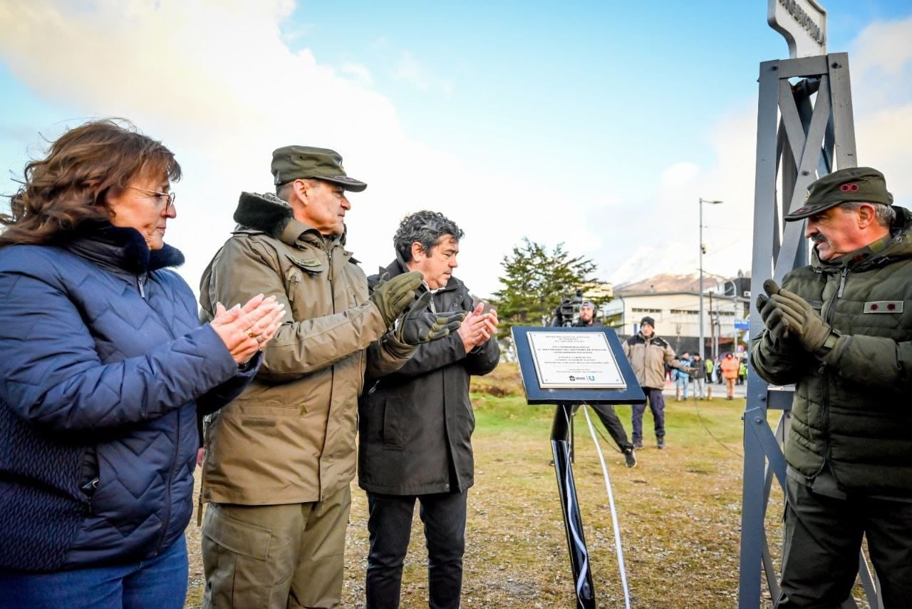 La Municipalidad presente en el 42° aniversario del bautismo de fuego de Gendarmería en Malvinas