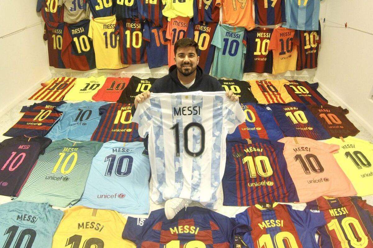 El Templo de Messi en Arroyito está en la casa de Danilo Ciancia y su colección de Camisetas