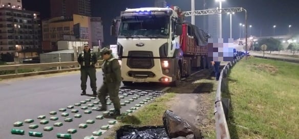 Camión con destino Iguazú fue interceptado con hojas de coca.