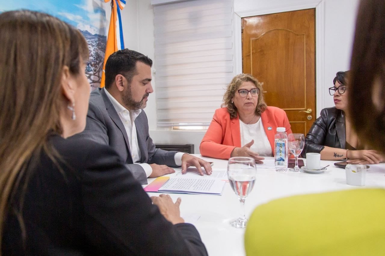 Vuoto se reunió con senadores, diputados y legisladores de Tierra del Fuego