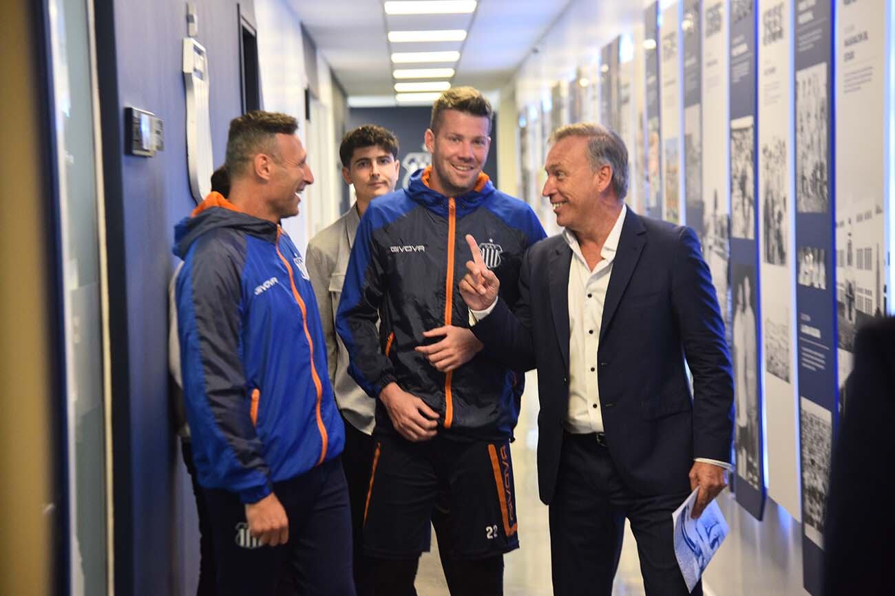 Andres Fassi presentó al nuevo técnico del club Atlético Talleres Walter Ribonetto . (Pedro Castillo / La Voz)