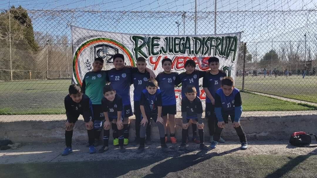 Parte de los chicos que entrenan en el club.