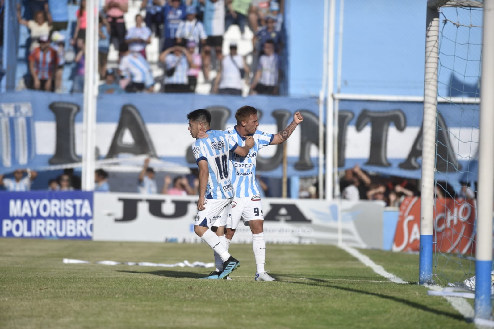 El Colo Rodrigo Acosta abrió el camino de la victoria para Racing de Nueva Italia.