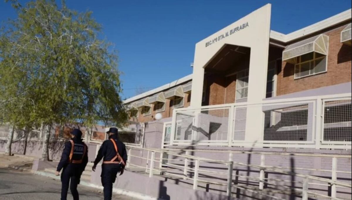 Un joven apuñaló a un compañero en una escuela de San Luis