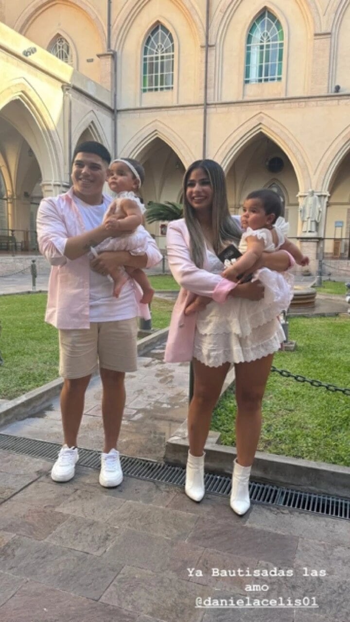 Así fue el bautismo de las gemelas de Daniela Celis y Thiago Medina