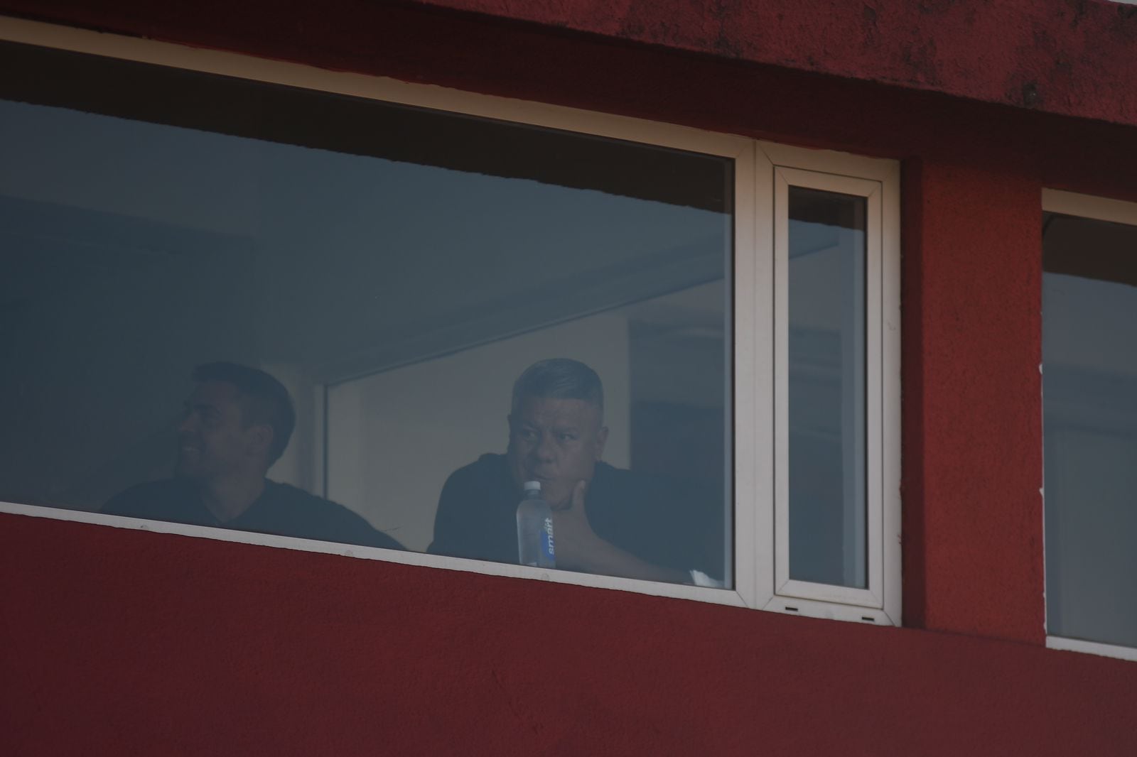 Claudio Tapia, presidente de Barracas Central, en el palco de la cancha de Huracán viendo el partido entre Barracas Central e Instituto. (Federico López Claro / La Voz)