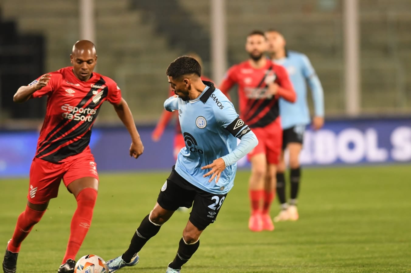 Belgrano enfrentó a Paranaense por los octavos de final de la Copa Sudamericana. (Facundo Luque / La Voz)