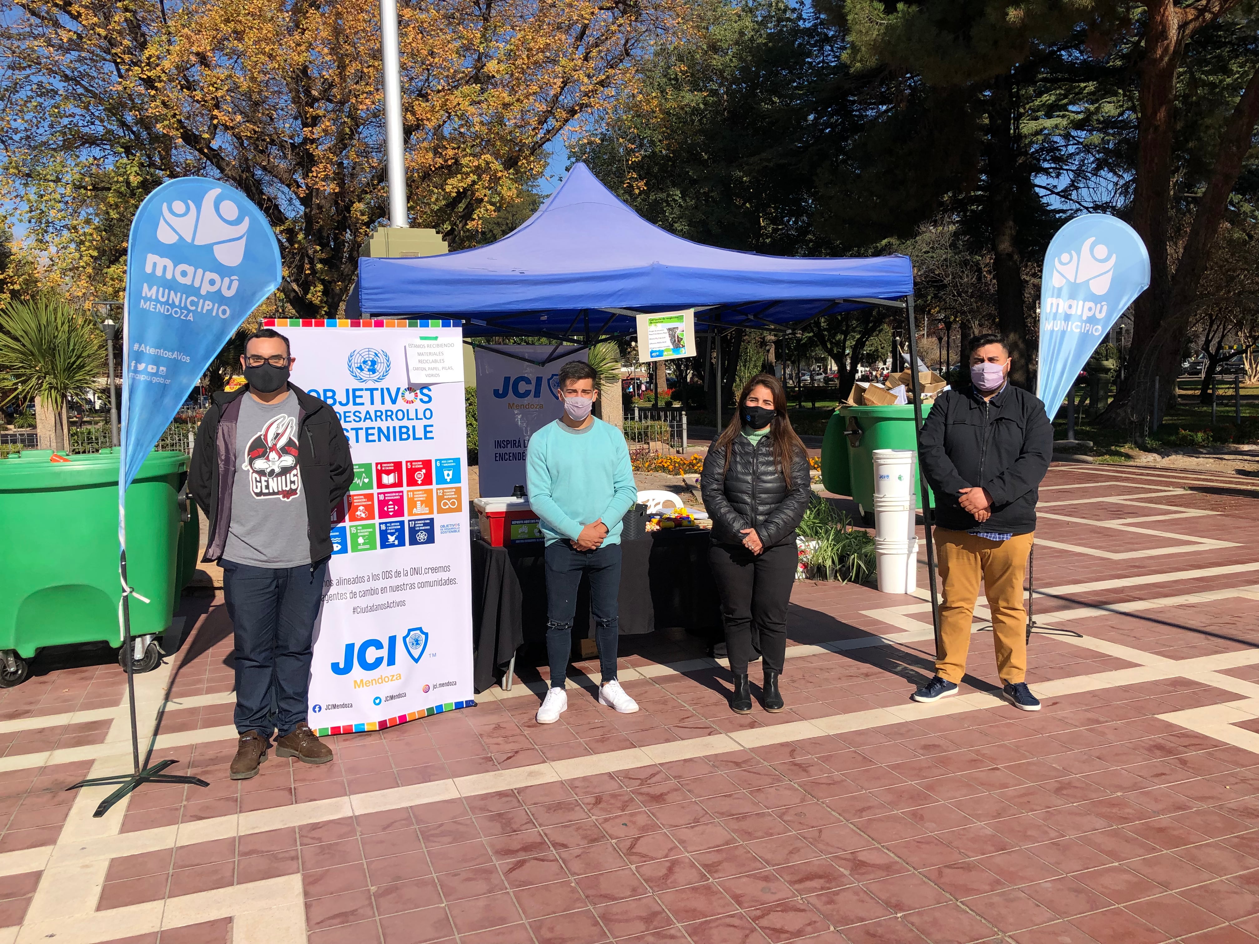 Cristian Soler (presidente de JCI Mendoza), Kevin Alcalde (creador de Comunidad Eco), Yamila Cerezo (directora de Desarrollo Humano y Familia de Maipú Municipio) y Daniel Peña (subdirector de Medio Ambiente de Maipú Municipio).