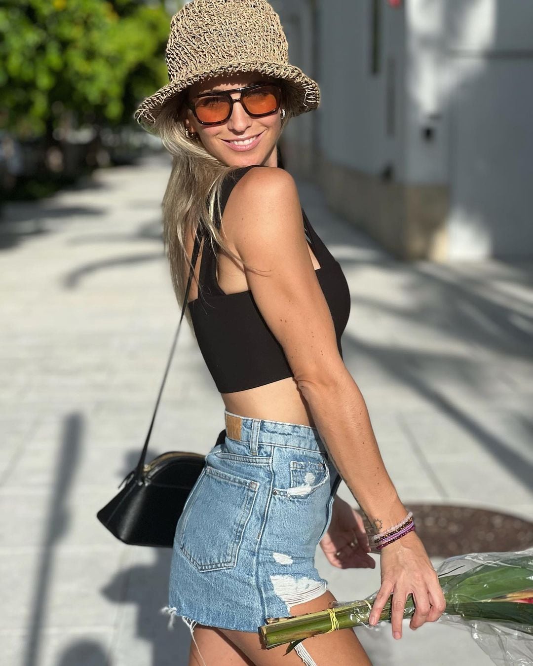 Con un look casual, Soledad Fandiño sigue mostrando su encanto en las redes sociales.