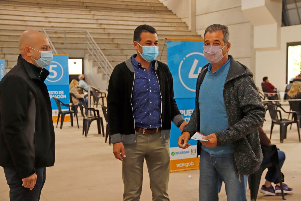 El intendente carlospacense junto al secretario de Salud Pública, Julio Niz.