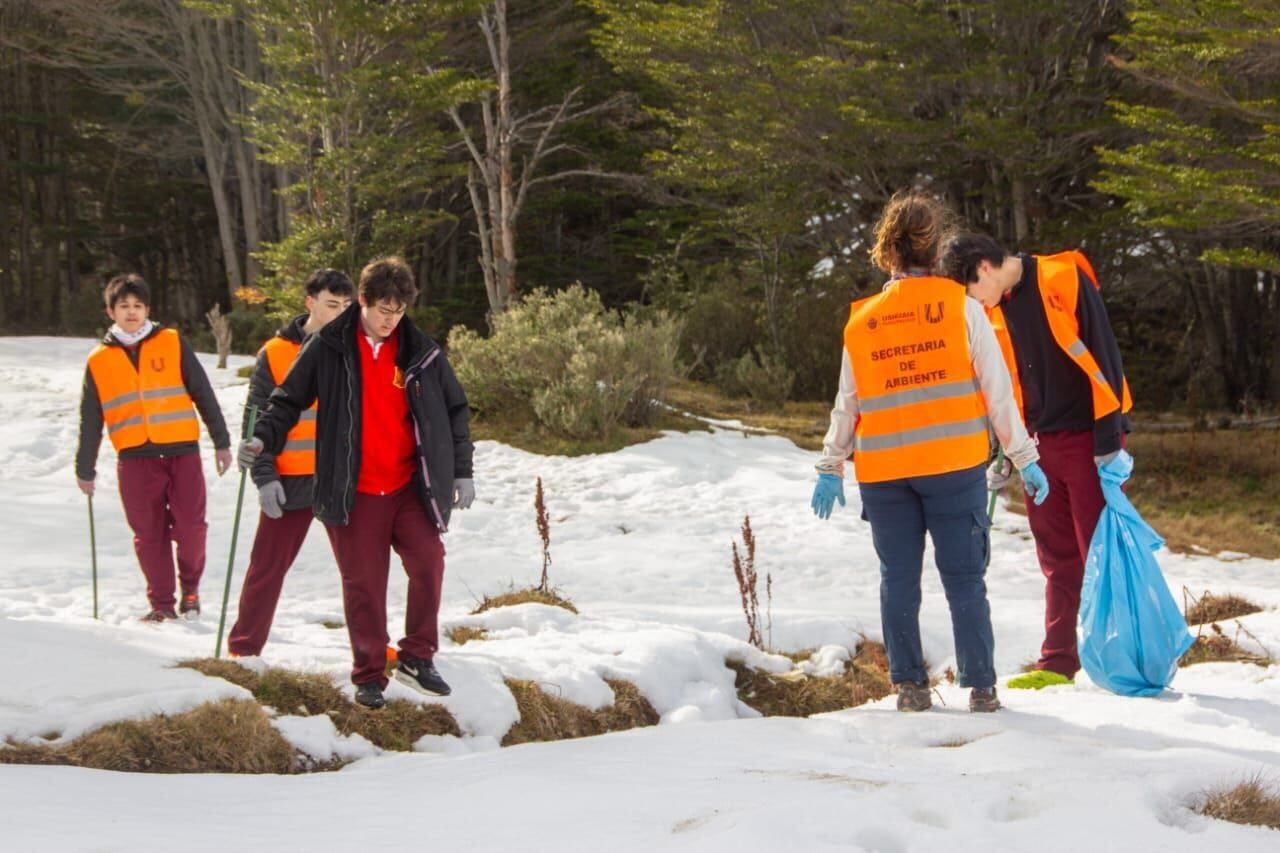 Ushuaia: realizan jornada de limpieza del Arroyo Buena Esperanza