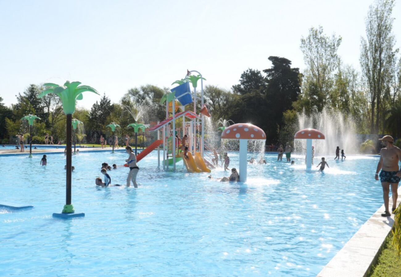 Cómo es el parque acuático que está a una hora de Córdoba. (AGEC)