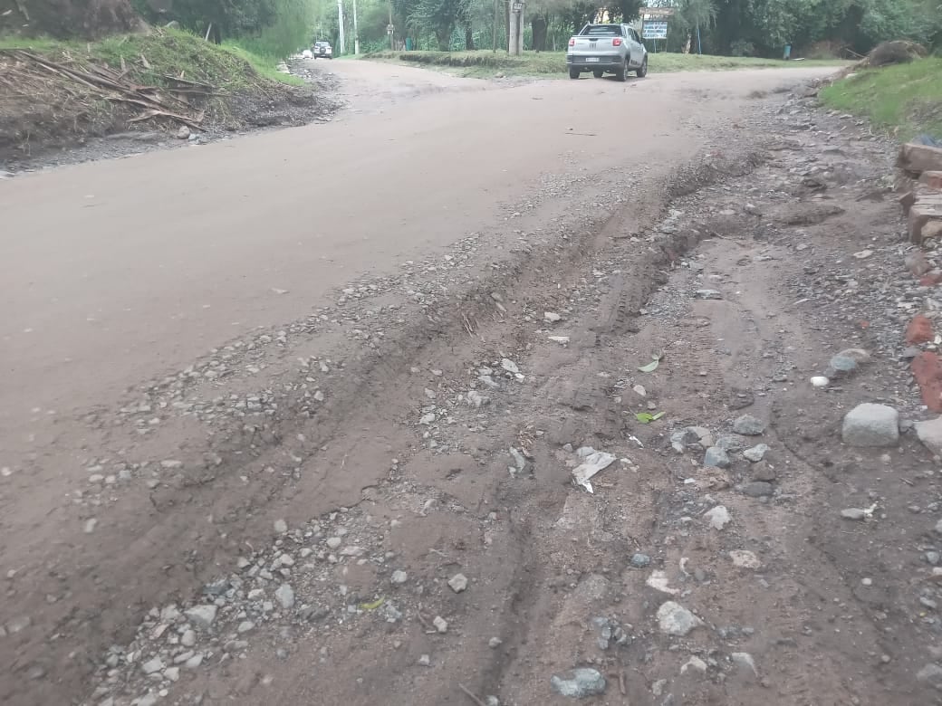 Deplorable estado de las calles en barrio Valle del Sol, en Mendiolaza.