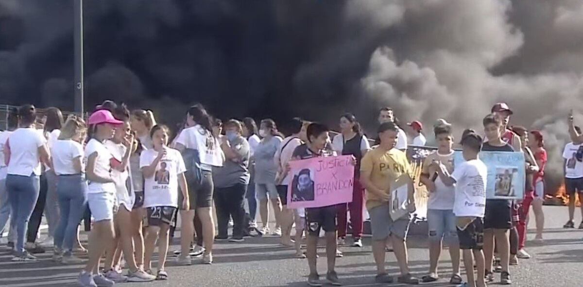 Cortan nuevamente la autopista Dellepiane en reclamo de Justicia por Brandon Ruiz Díaz