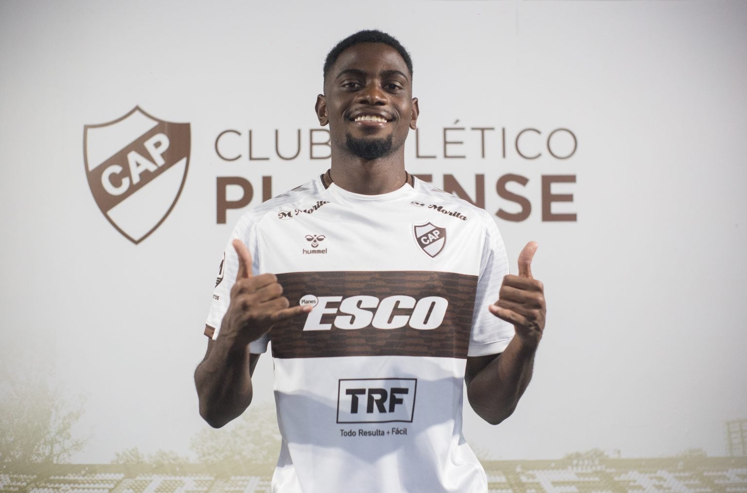 Angulo ya viste la camiseta de Platense.