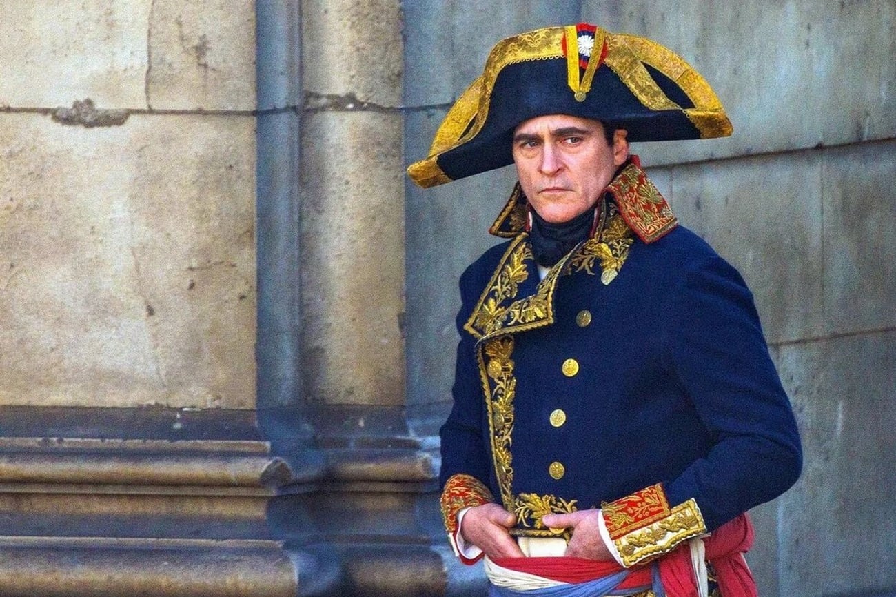 Joaquin Phoenix en la piel de Napoleón, otro desafiante papel junto a Ridley Scott como director. (Sony Pictures).