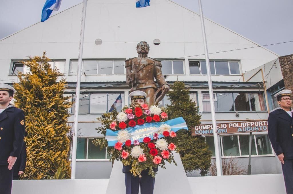 Acto por el aniversario del fallecimiento del comodoro de Marina Augusto Lasserre