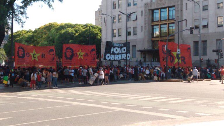 Corte en la 9 de Julio de organizaciones sociales