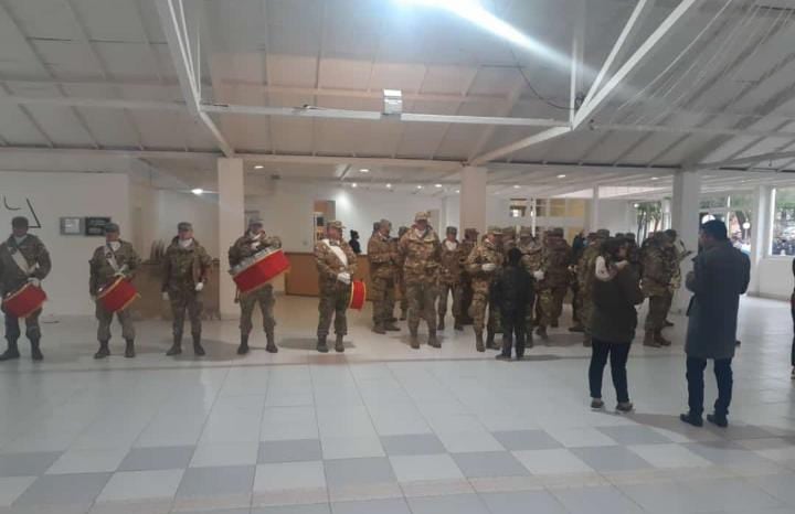 La Banda de Música del Ejército Argentino, interpretó las estrofas del Himno Nacional Argentino y la Marcha de Malvinas.