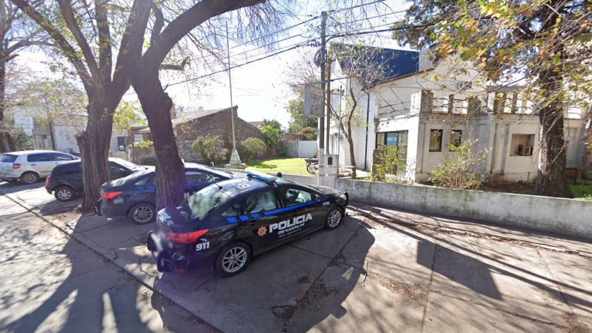 Cuatro policías de Rosario quedan presos por pedirle coimas a la pareja de un prófugo
