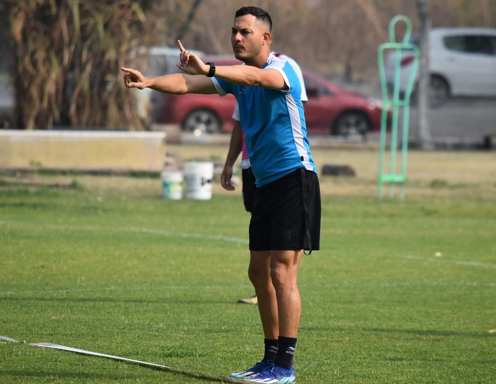 Obligado a modificar el "once" titular, el entrenador del club “albiceleste”, Matías Módolo, trabajó variantes durante la semana.