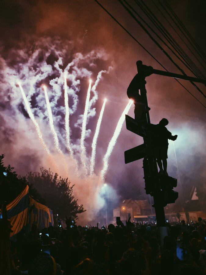 Los hinchas del club se congregaron frente a la cancha para festejar los 133 años