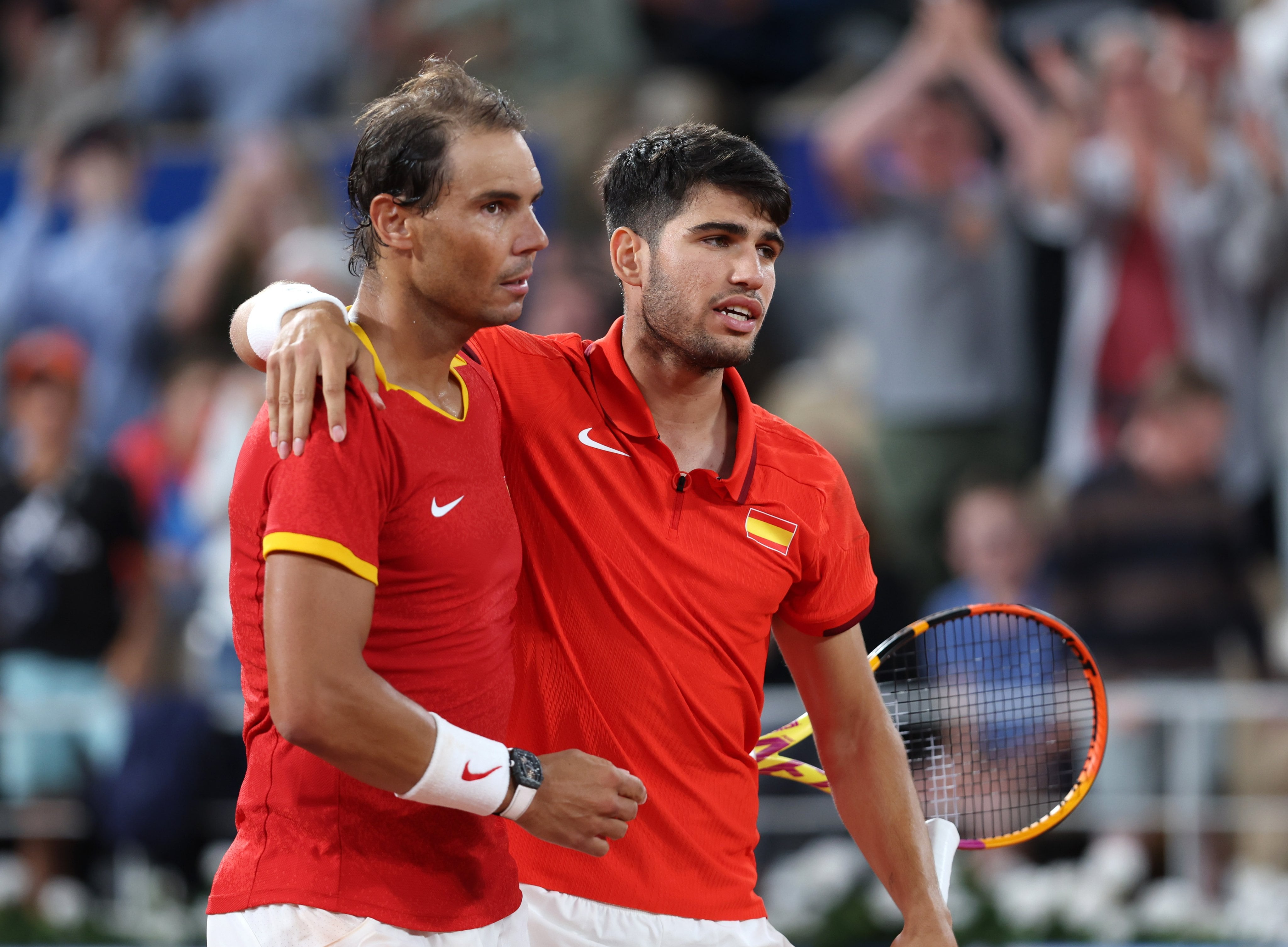 Rafael Nadal y Carlos Alcaraz perdieron con la dupla estadounidense y quedaron afuera del dobles en París 2024. (@JuegosParis24)