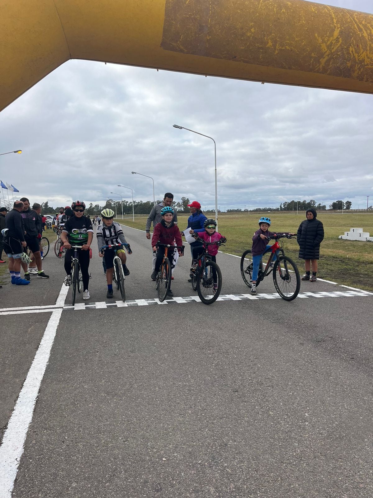 Se llevó a cabo el festival de Ciclismo en la pista municipal