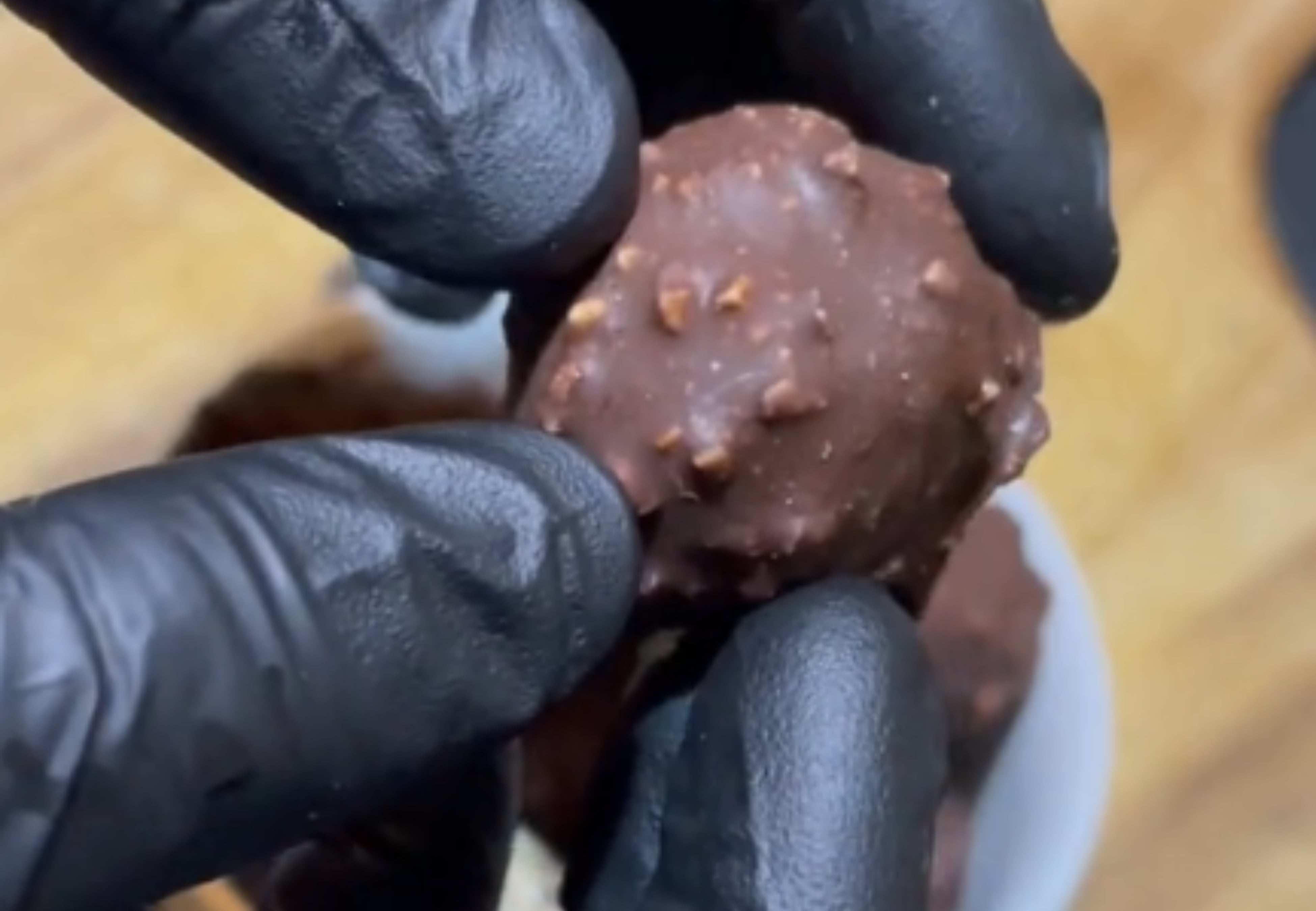 Así quedan los bombones caseros al estilo Ferrero Rocher.